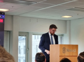  Deputy Secretary at the Norwegian Ministry of Foreign Affairs opening the IFC/MIGA convention in Oslo 